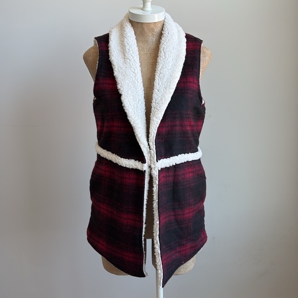 Maurices Plaid Sherpa Trim Vest Small NEW! - Picture 4 of 7